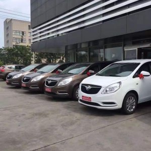 別克7座商務車